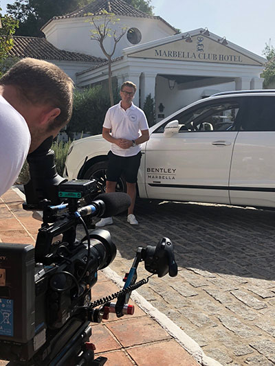 Marbella Club - Dansk TV Interview af Martin Juncher som ses på billedet med Bentley