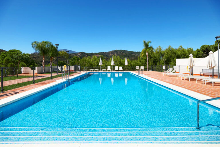 Pool i La Resina Golf i Estepona